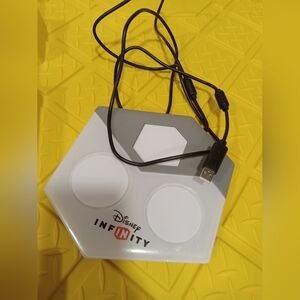 Disney Infinity White and Gray Base with USB